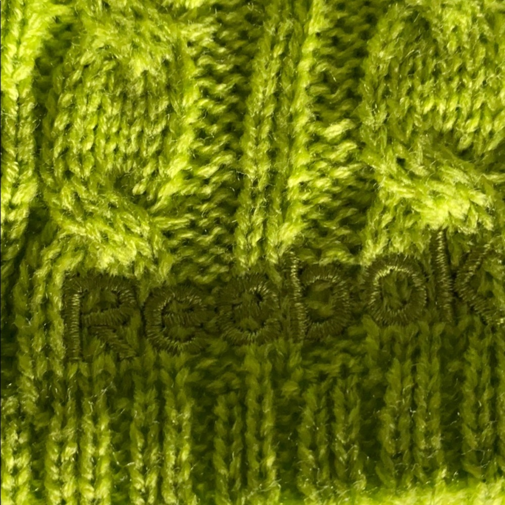 Women’s Reebok winter hat - Picture 2 of 7
